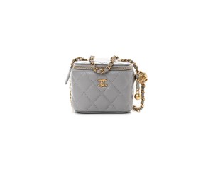 CHANEL Quilted Pearl Crush Mini Vanity Case